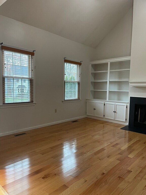 Foto del edificio - 24 Arbor Dr