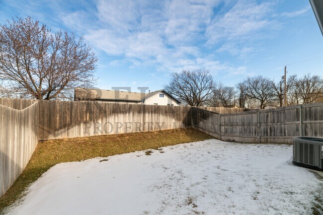 Foto del edificio - 212 W May St