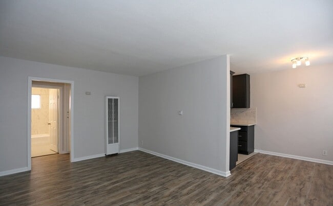 Building Photo - 10227 S 10th Ave