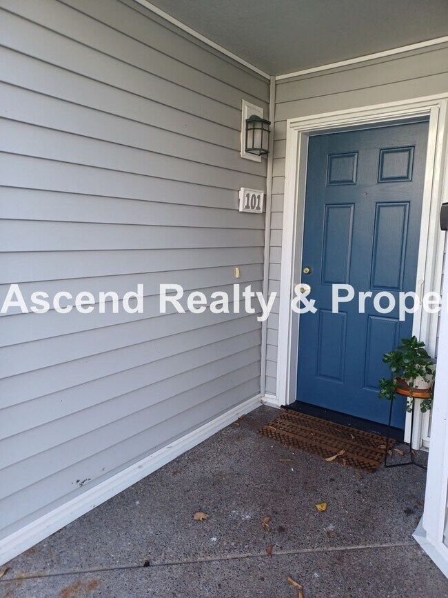 Building Photo - Green Living~Available Now! Ground Level/N...