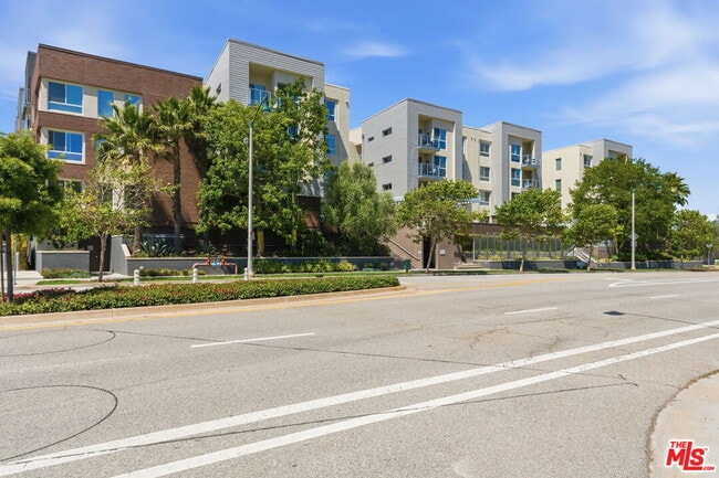 Building Photo - 12655 Bluff Creek Dr