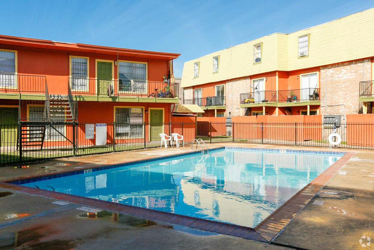 Primary Photo - New Gardens