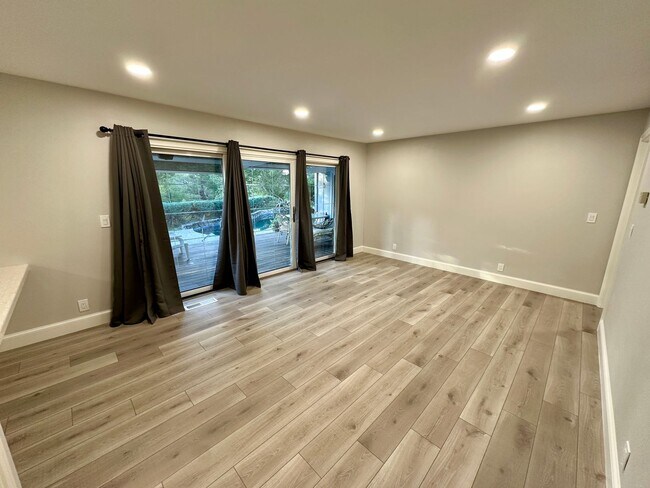 Building Photo - Cupertino Hills