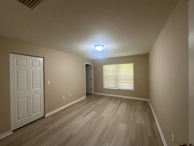 Building Photo - Duplex for rent