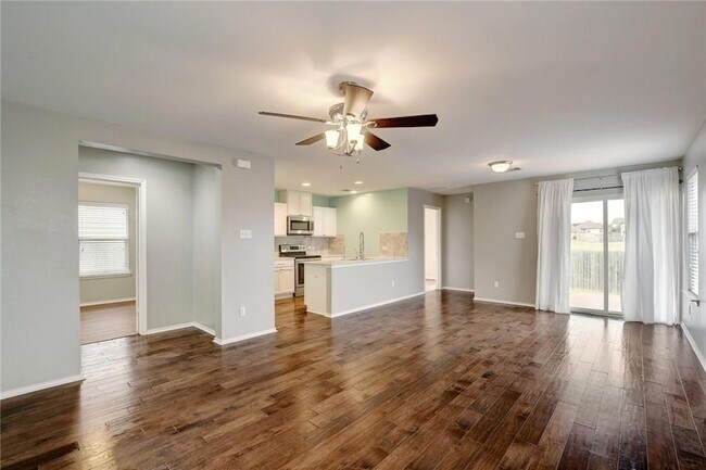 Foto del edificio - 261 New Bridge Dr