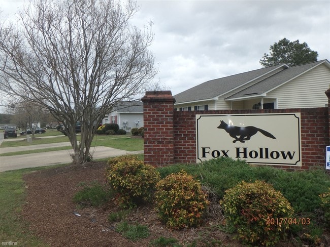 Building Photo - 2 br, 1.5 bath Townhome - 1566 Hollow Dr