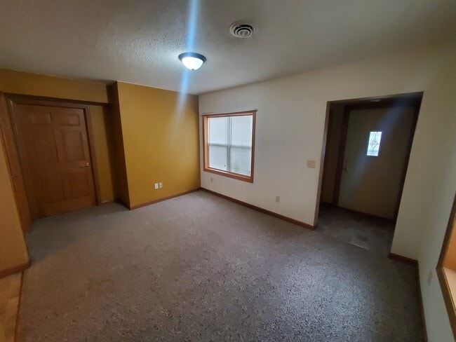 Building Photo - 506 N Kilbourn Ave