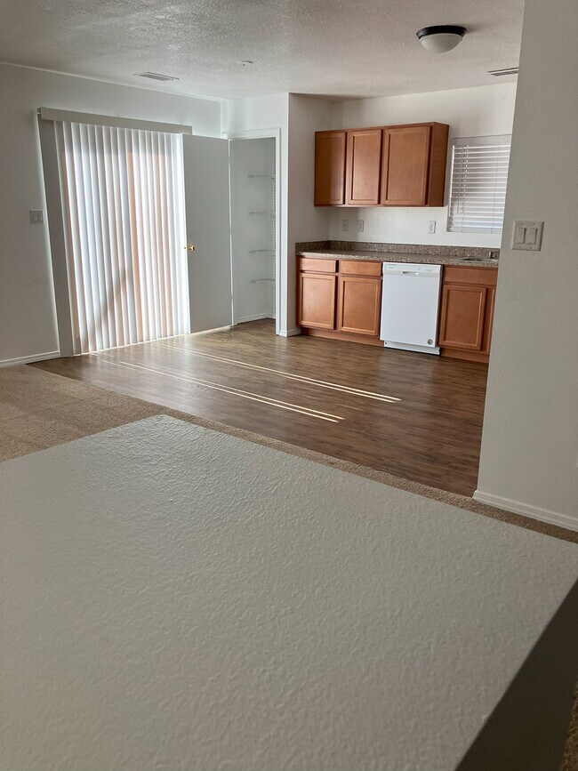 Foto del edificio - 7616 Stadler Ave NW