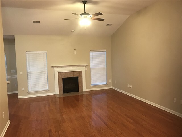 Building Photo - 112 Willow Point Circle
