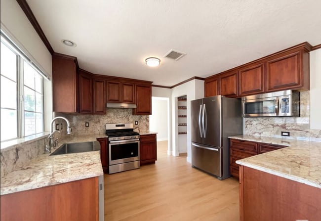 Building Photo - 26842 Palacete Dr