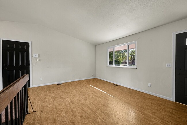 Foto del edificio - $2,095.00, 4-bed, 2-bath located in Colora...