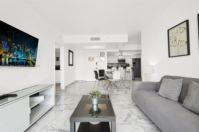 Foto del edificio - 17555 Atlantic Blvd