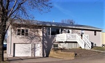 Building Photo - 920 18th Ave SW