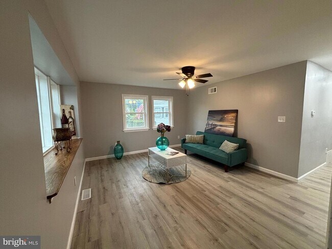 Foto del edificio - 120 Phillips Ave