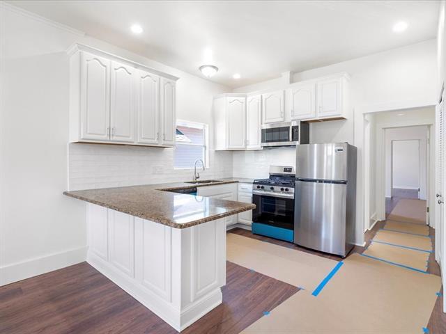 Building Photo - 325 N Bernadotte St