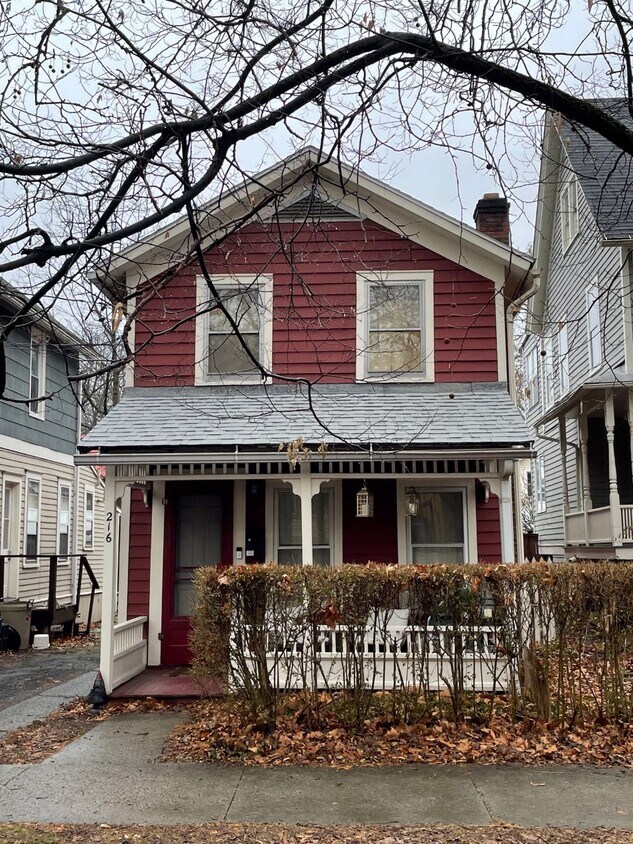 Primary Photo - 216 Utica St