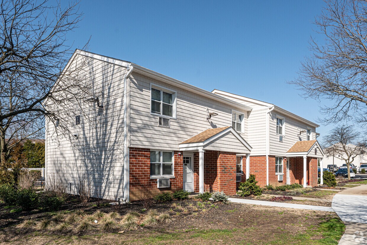 Seasons at East Meadow Apartments in East Meadow, NY