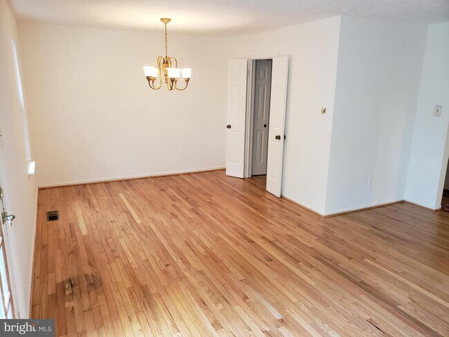 Building Photo - 9075 Giltinan Ct
