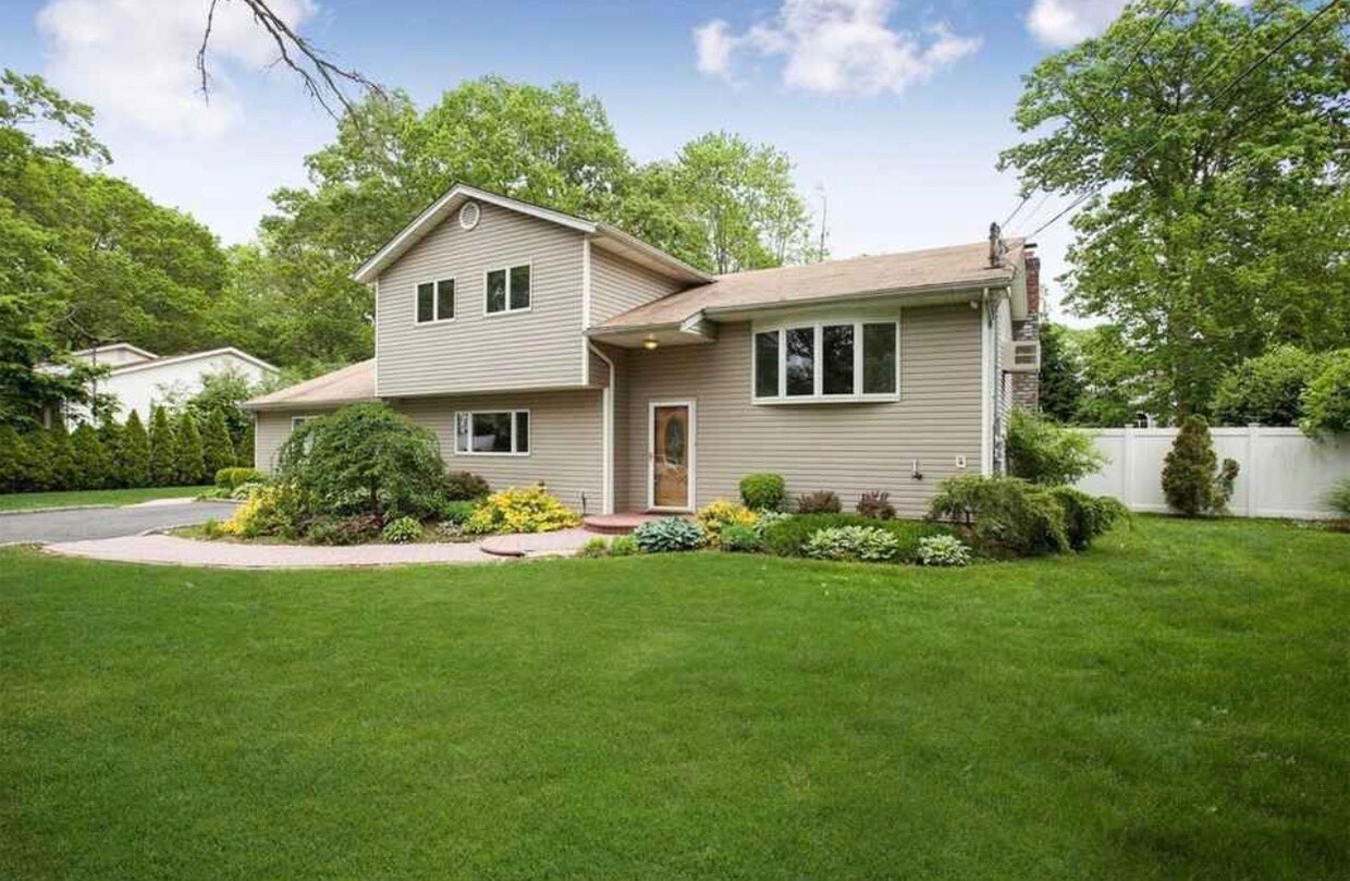 Primary Photo - 131 Greenhaven Dr