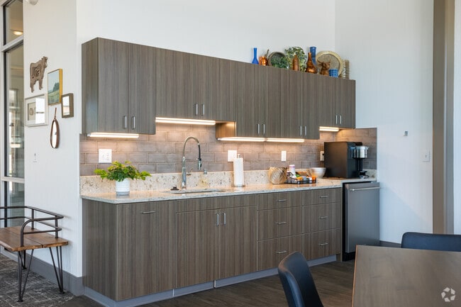 Clubhouse - Reserve at West T-Bone