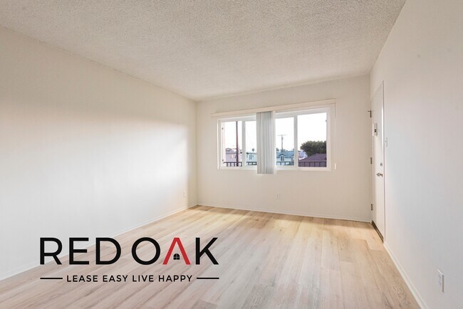 Foto del edificio - Cheerful Top Floor One Bedroom with Lots o...