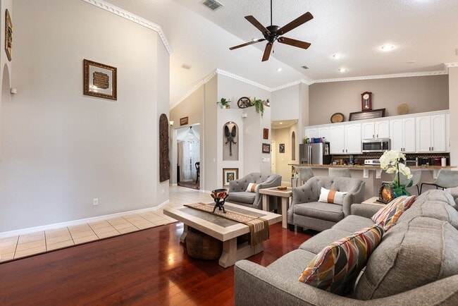 Building Photo - One story beauty in Errol Estates and Loca...