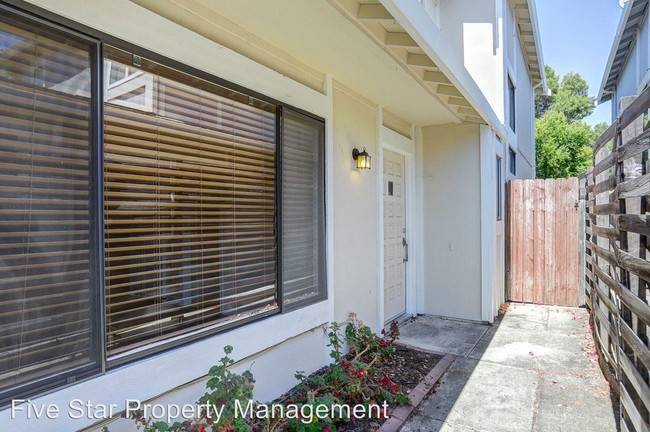 Building Photo - 3 br, 2.5 bath House - 932 Shoal Drive