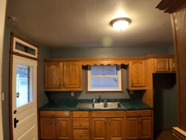 Photo - 121 E Meyers St House