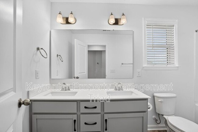 Building Photo - 3012 Highlander Pt