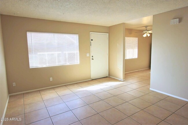Foto del edificio - 452 E 9th Ave