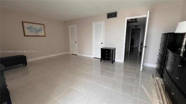 Foto del edificio - 2 bedroom in Hallandale FL 33009