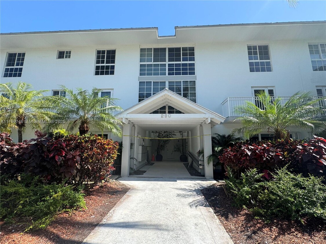 Foto principal - 290 Sunrise Dr