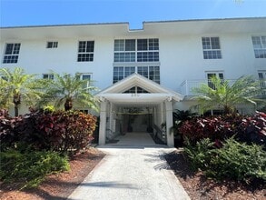 Building Photo - 290 Sunrise Dr