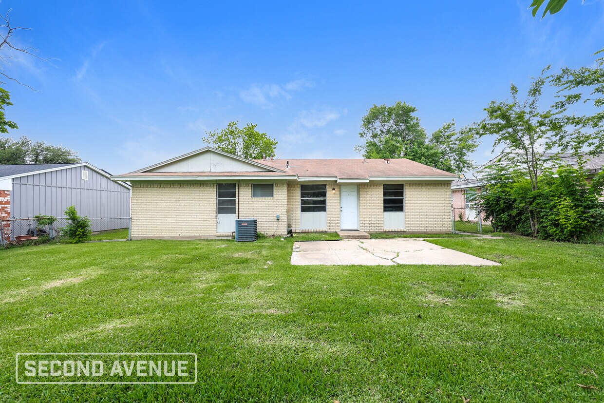 Foto del edificio - 2808 Belhaven Dr