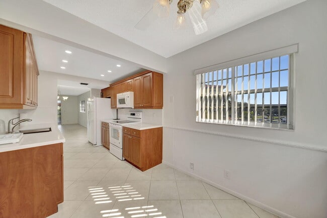 Building Photo - 13001 SW 15th Ct