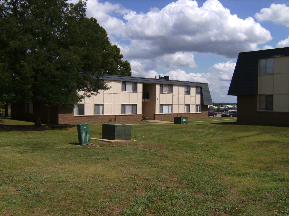 Primary Photo - Elm Terrace Apartments