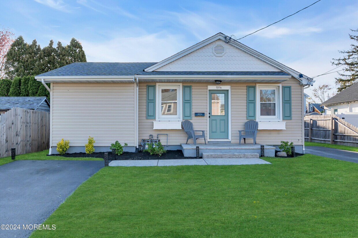 Primary Photo - 1217 Lister St