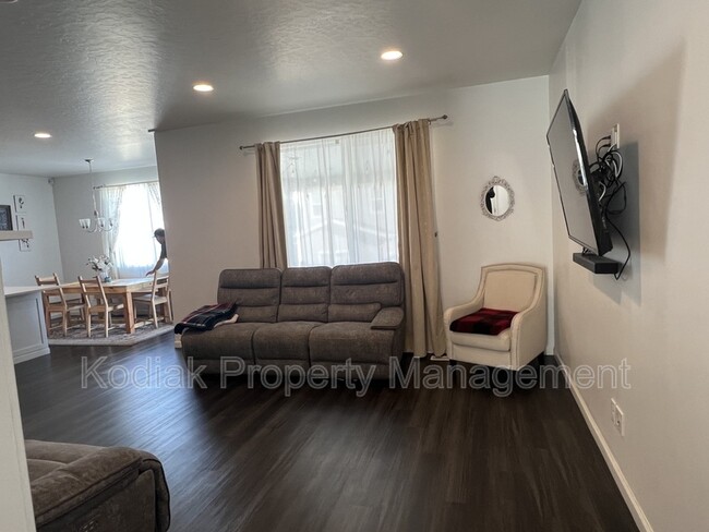 Building Photo - 3444 W Sawa Ct