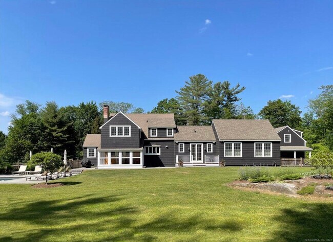Foto del edificio - 93 Wells Hill Rd