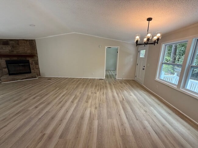 Building Photo - 901 Green Meadow Dr