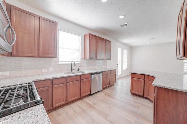 Kitchen - 9307 Central Pl