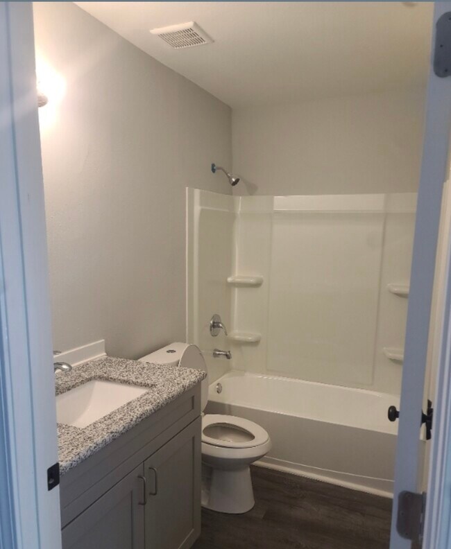 Building Photo - 4985 Catalina Cir