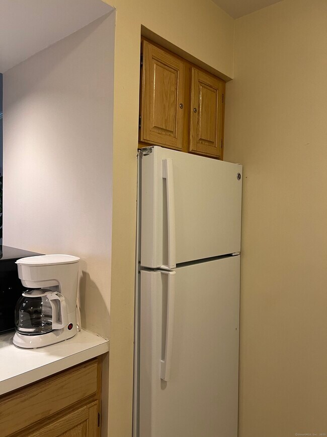 Foto del edificio - 912 Old Pond Ln