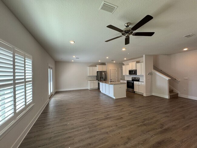 Building Photo - 4 Bedroom in Pace