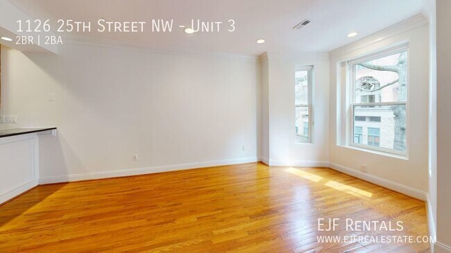 Building Photo - AMAZING Location 2 Bedroom/2 Bathroom W/Of...