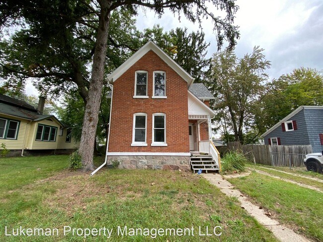 Building Photo - 3 br, 1 bath House - 116 Balch St.