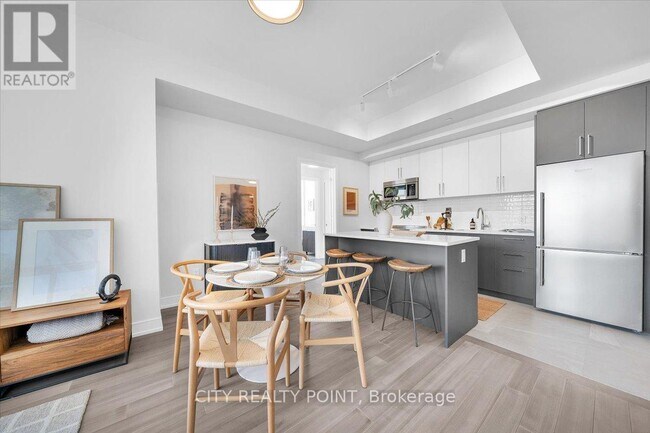 Photo du bâtiment - 664-664 Spadina Ave.