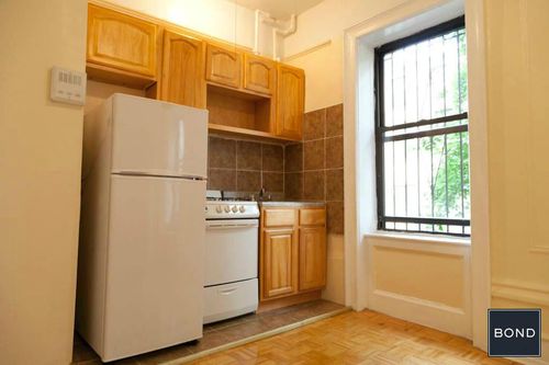 Building Photo - 131 W 110th St