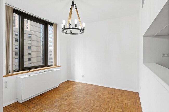 Foto del edificio - 15 W 61st St
