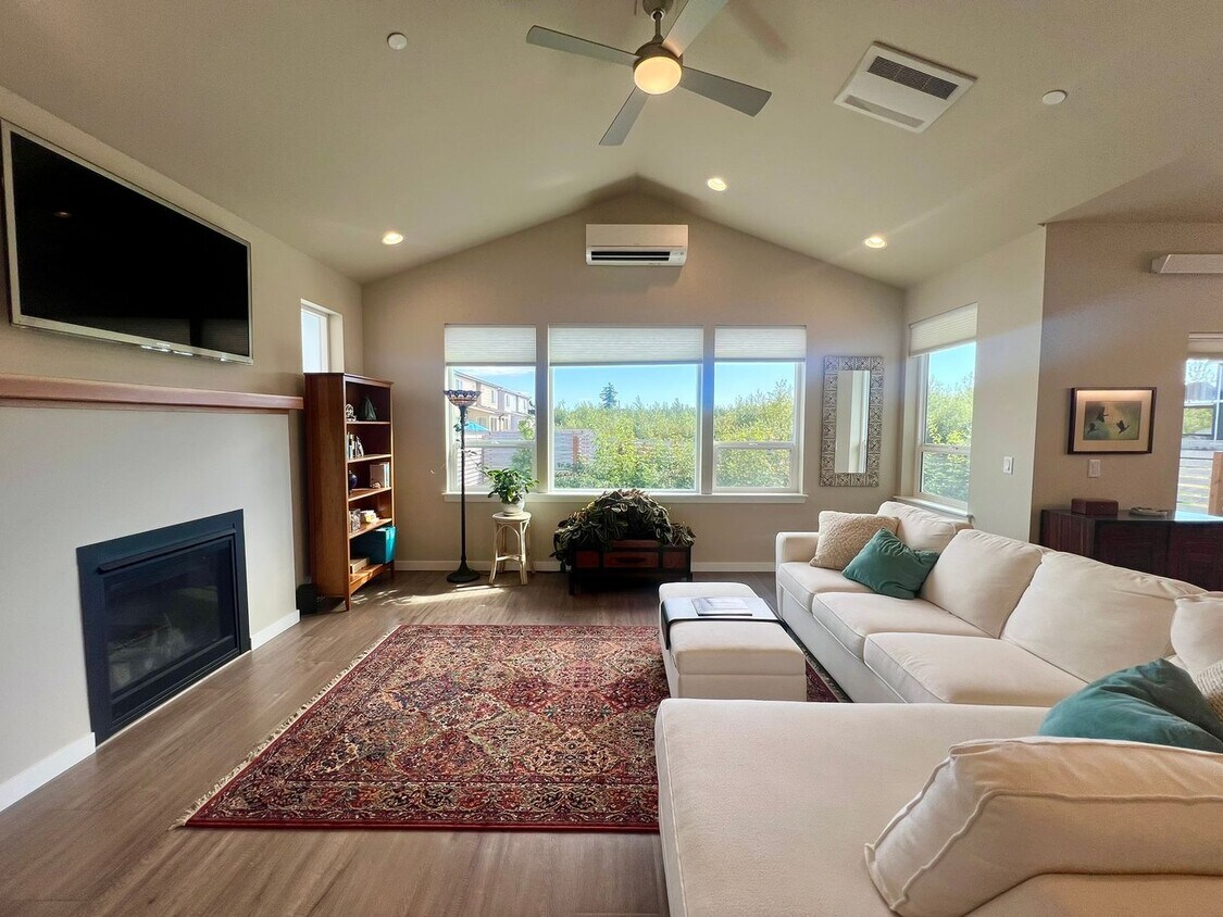 Primary Photo - BEAUTIFUL 3Bd 2.5Ba energy efficient home ...